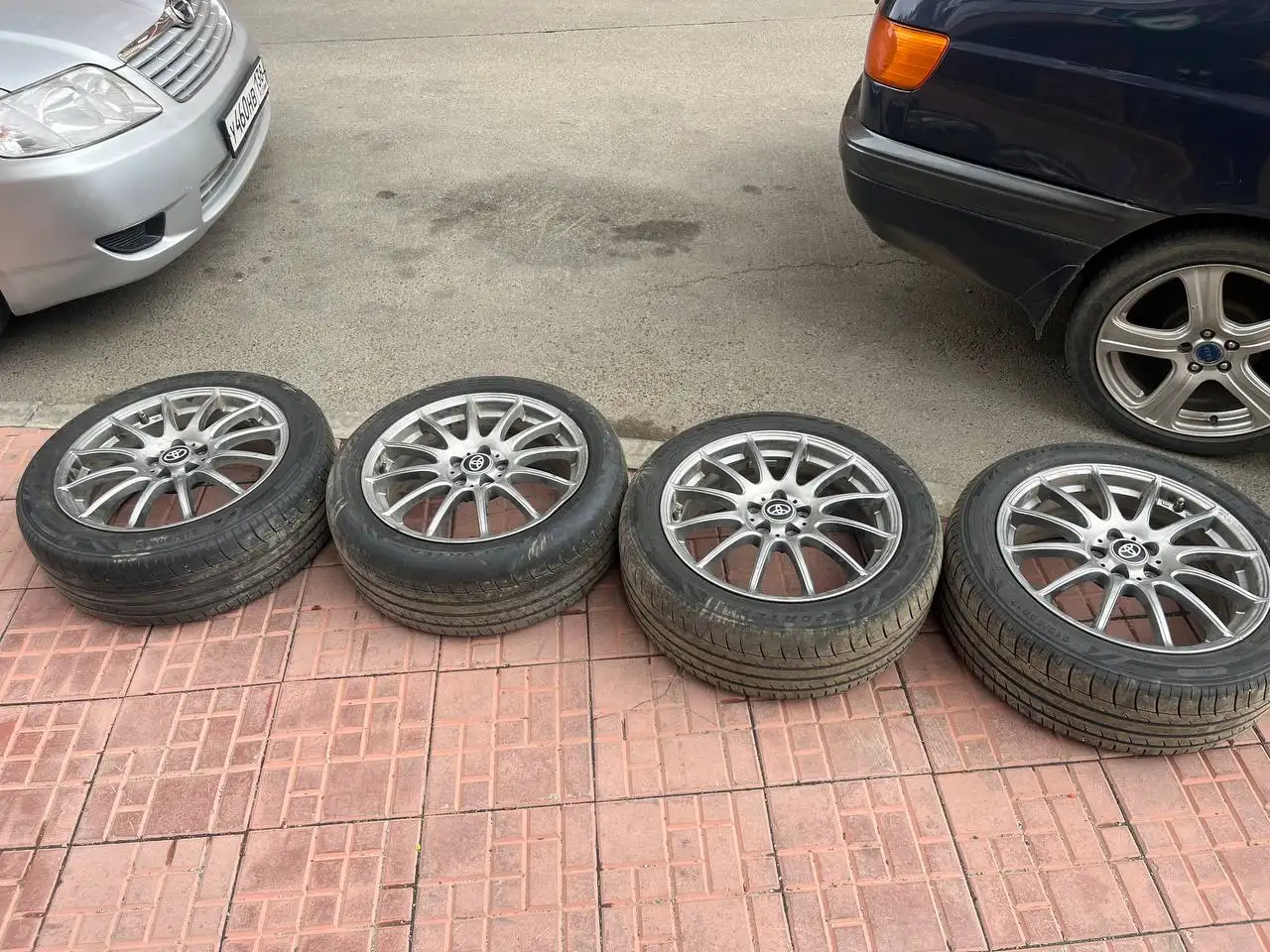Диски R17 5x100 ET48 и резина Triangle 215/50R17 - Автомобильные шины и диски (Запчасти) в Иркутск