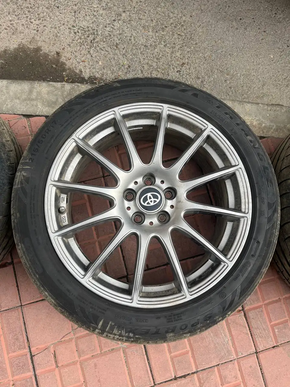 Диски R17 5x100 ET48 и резина Triangle 215/50R17 - Автомобильные шины и диски (Запчасти) в Иркутск