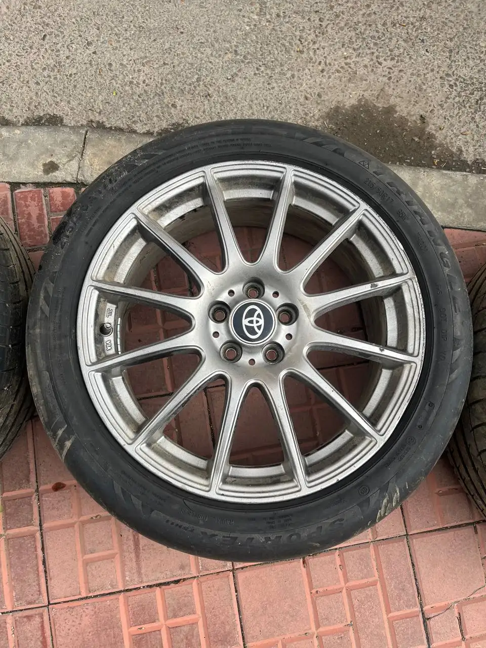 Диски R17 5x100 ET48 и резина Triangle 215/50R17 - Автомобильные шины и диски (Запчасти) в Иркутск