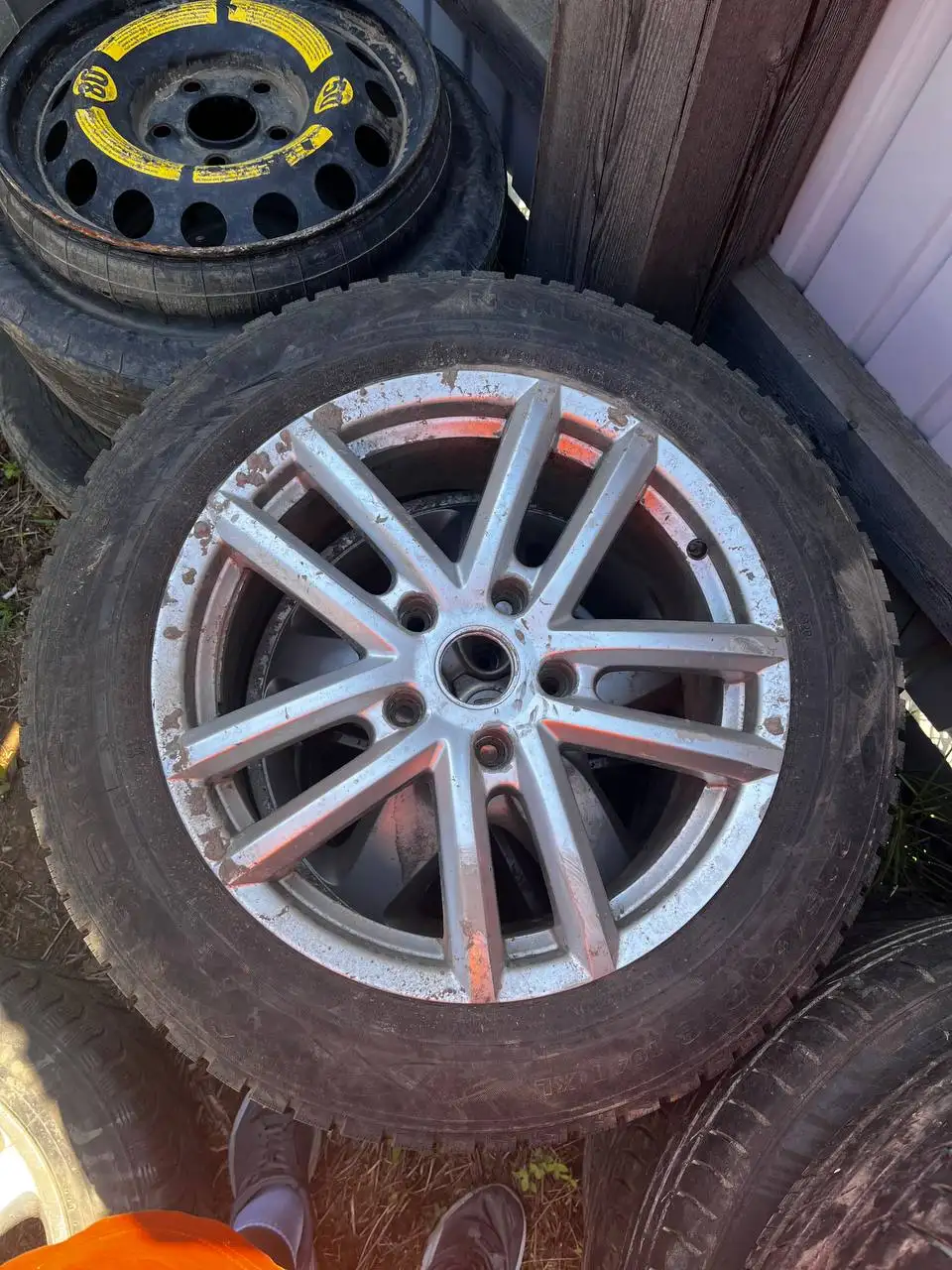 Зимняя резина 225/60R18 - Шины (Запчасти) в Иркутск