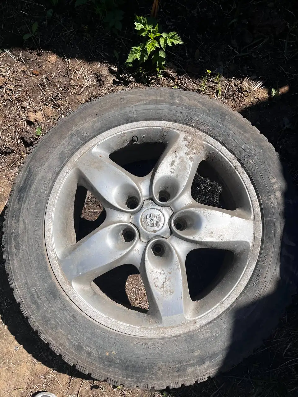 Зимняя резина 225/60R18 - Шины (Запчасти) в Иркутск