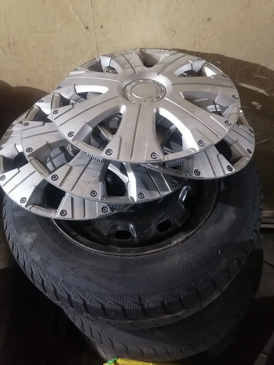 Продам штампы R15 5×114,3 с резиной на докат и колпаками - Колеса и шины (Запчасти) в Иркутск