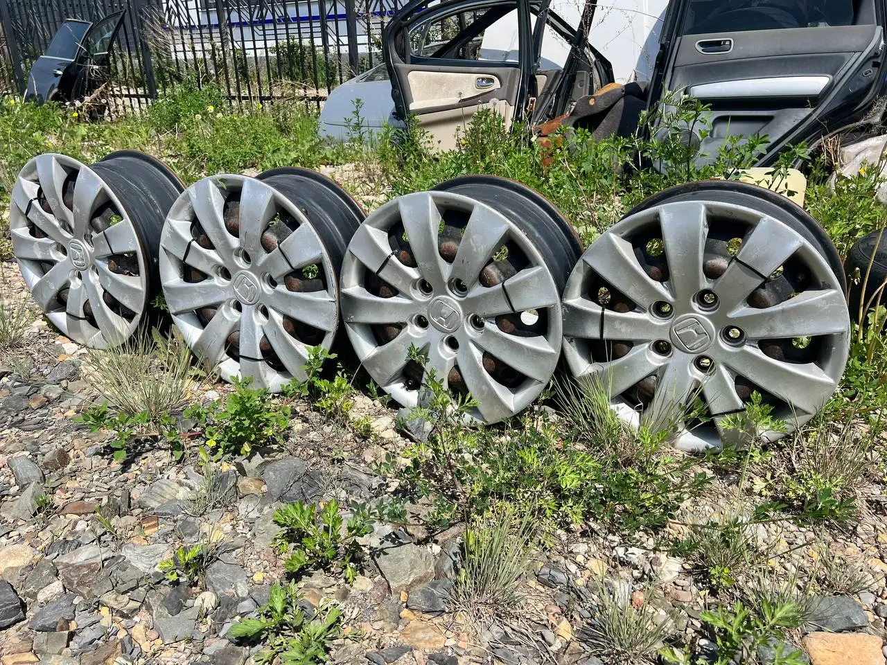 Продажа штампов с колпаками R15 - Колёса и шины (Запчасти) в Иркутск