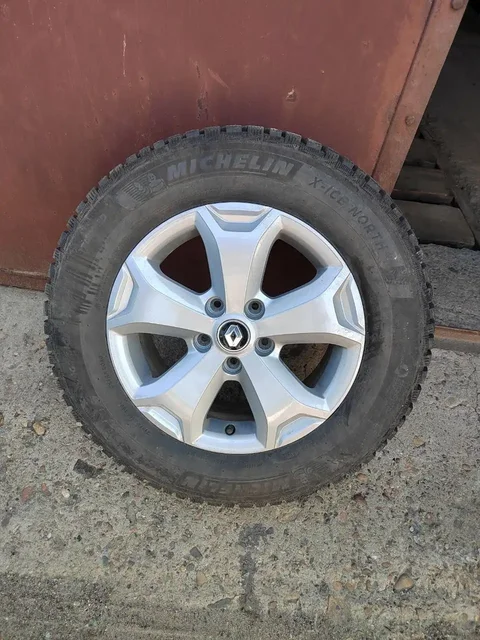 Комплект шин 215/65/16 5x114 - Комплект запчастей в Иркутск