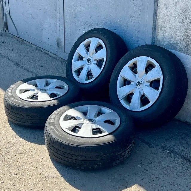 Продам комплект колес R14 Toyota с колпаками - Топливная тара в Иркутск