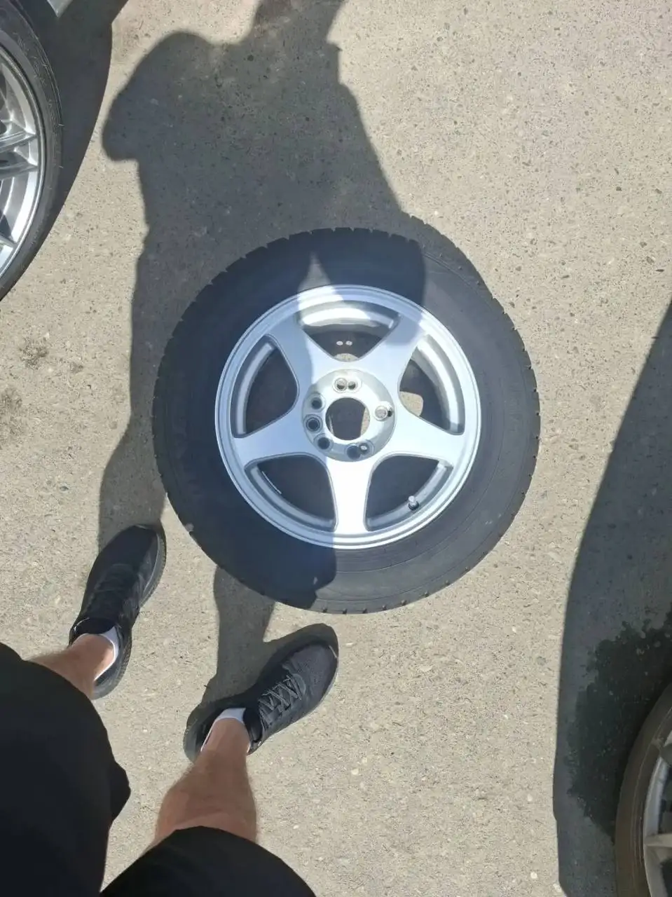 Шины 195/65R15 зимние - Шины и диски (Запчасти) в Иркутск