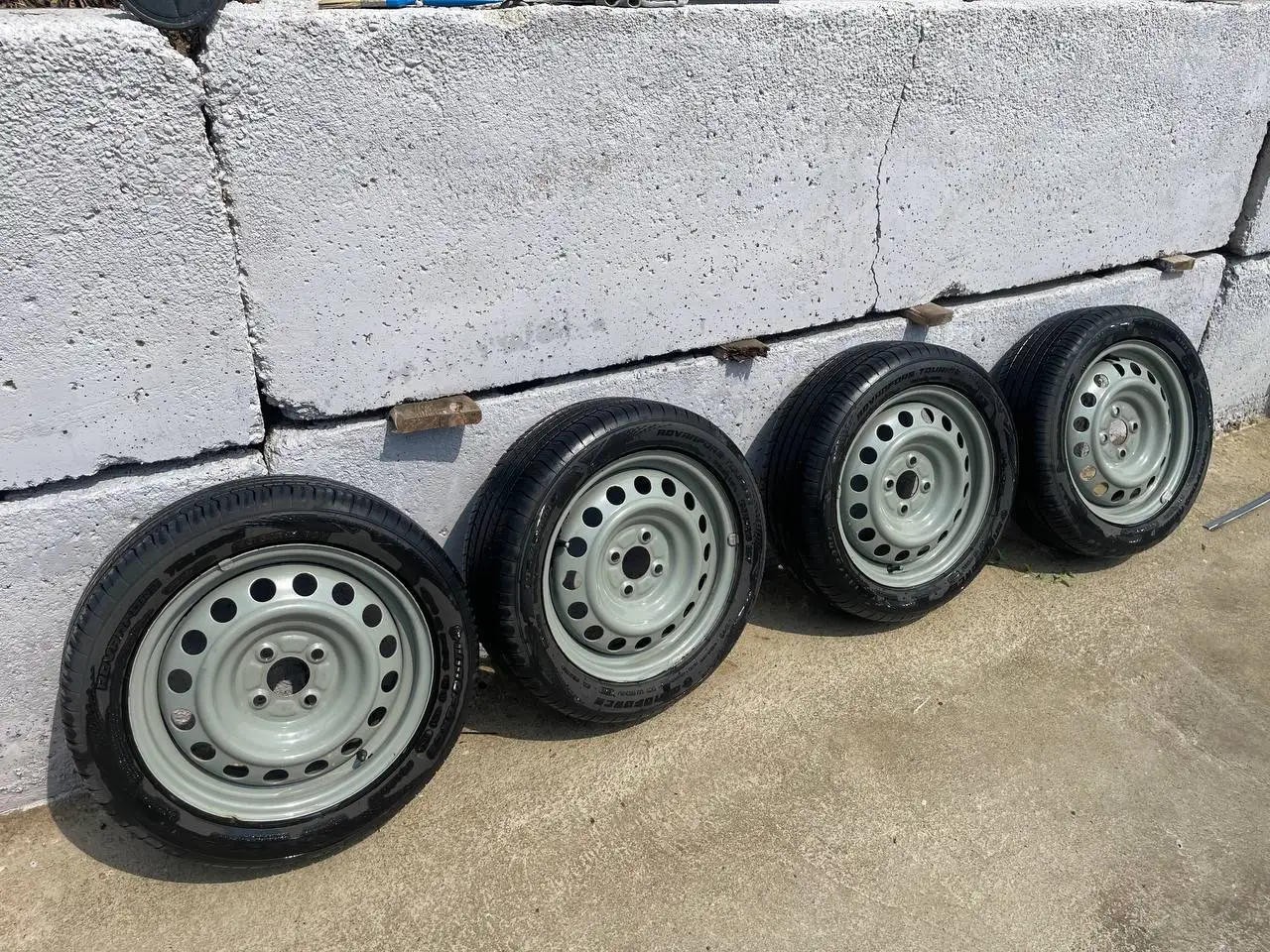 Хондовские штампы R15 на новой резине - Диски (Запчасти) в Иркутск