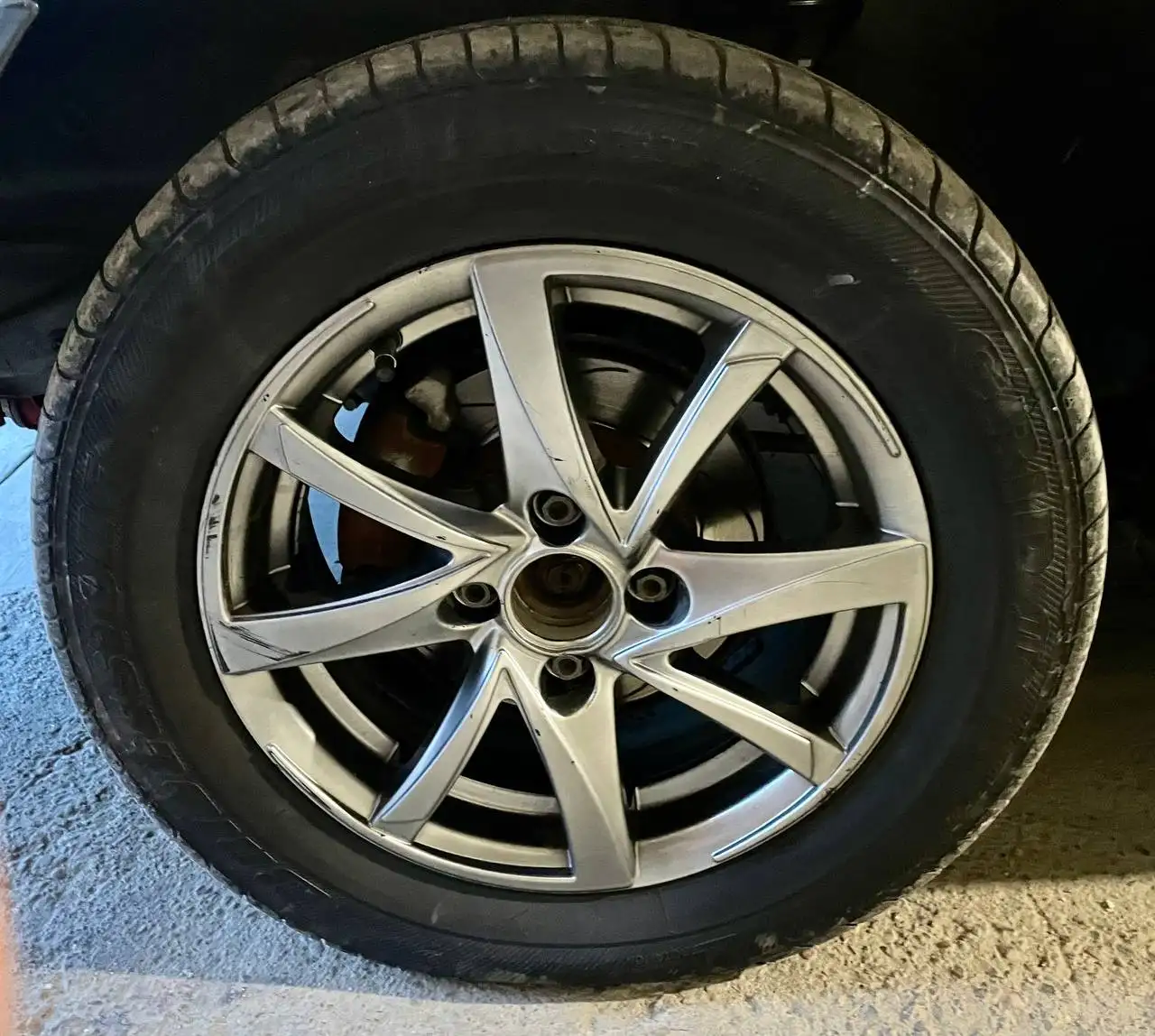 Продам комплект литья R14 4x100 на летней резине - Запчасти в Иркутск