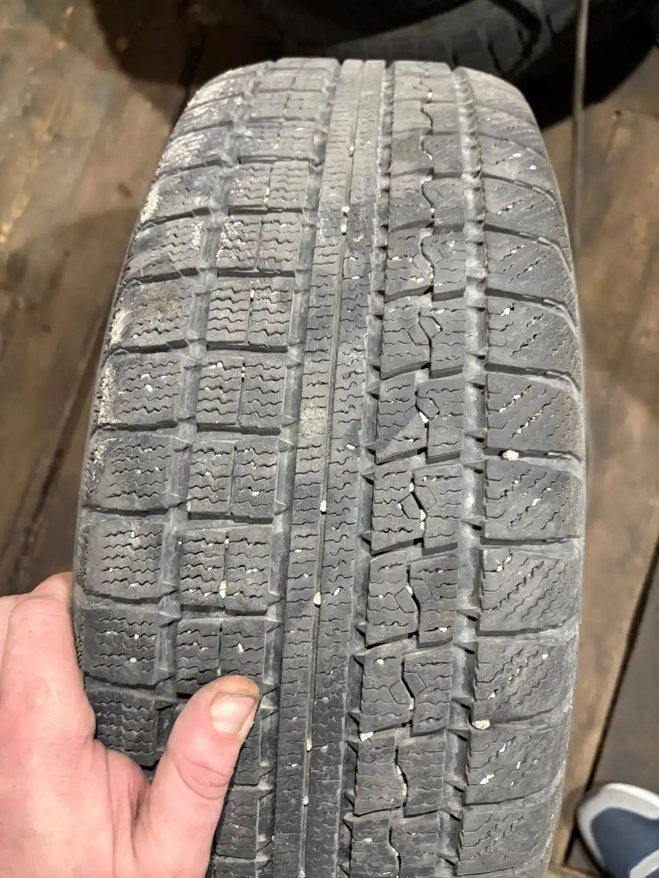 Продам зимние шины 205/60R16 или обмен на 195/65R15