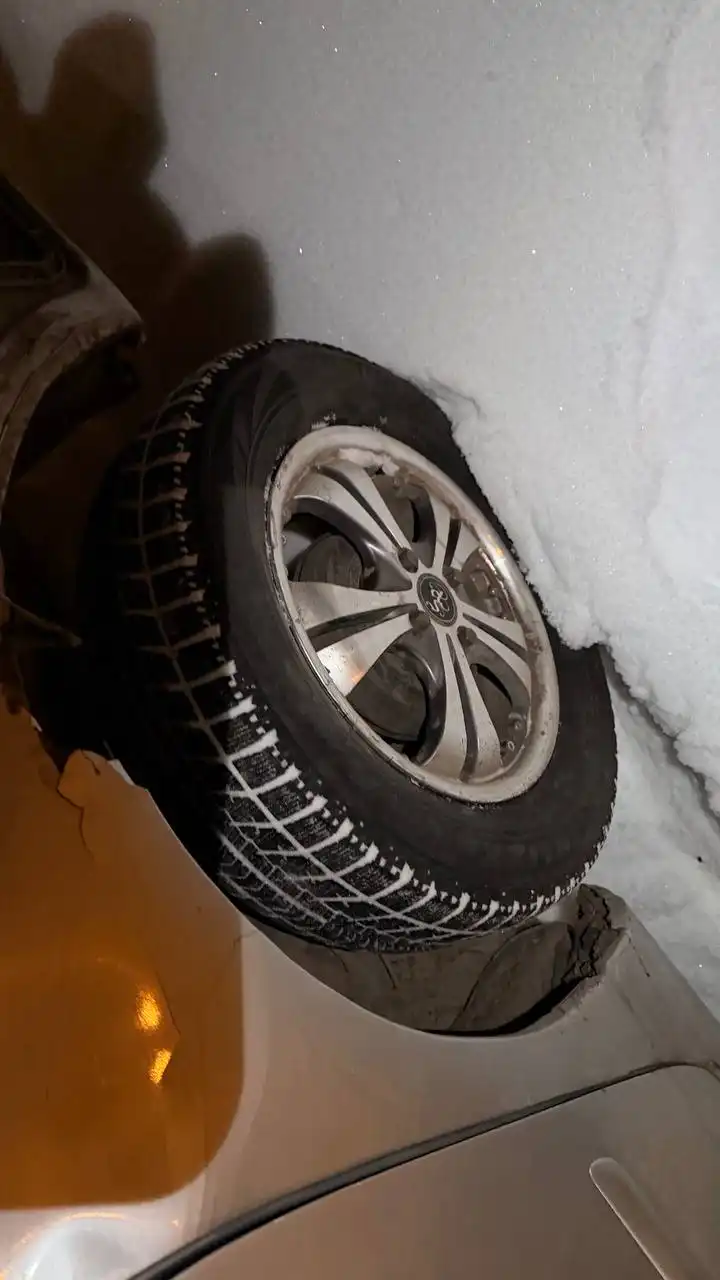 Комплект колес 195/65/15 зимние в хорошем состоянии