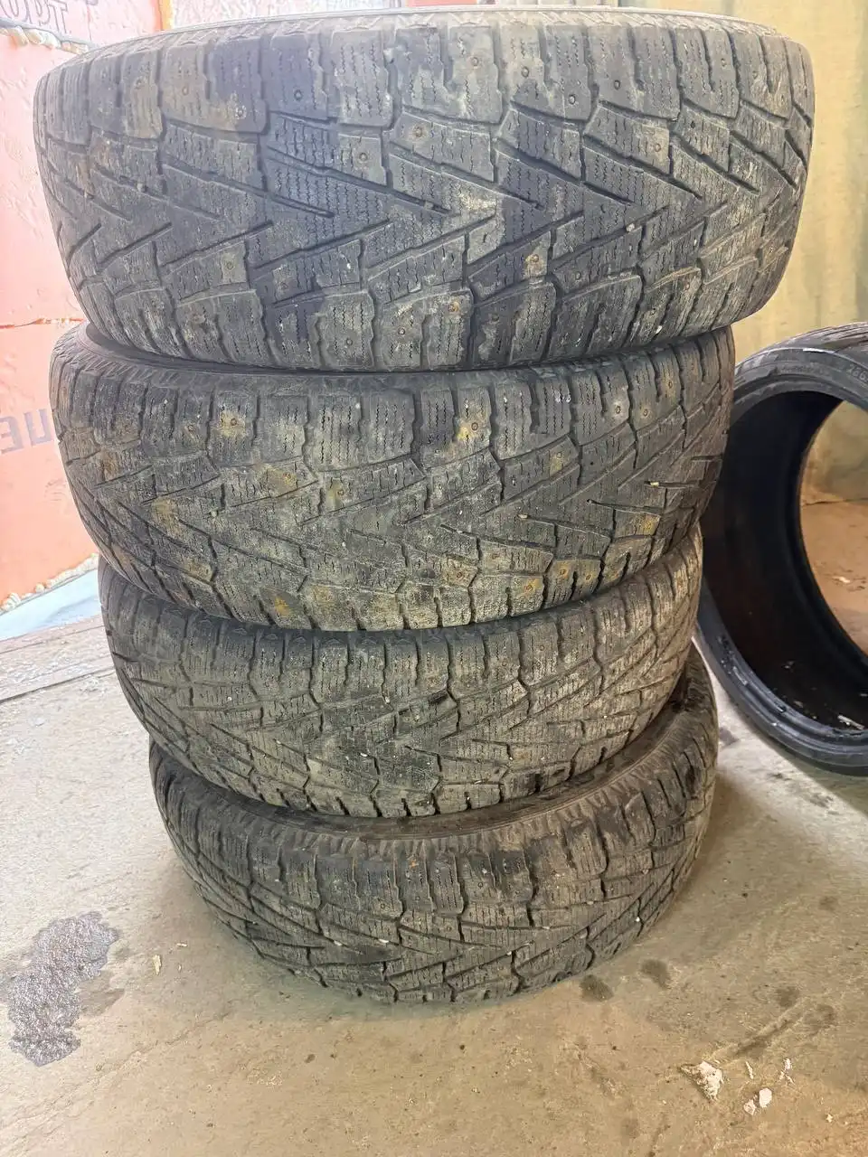 Зимние шины 265/65/17