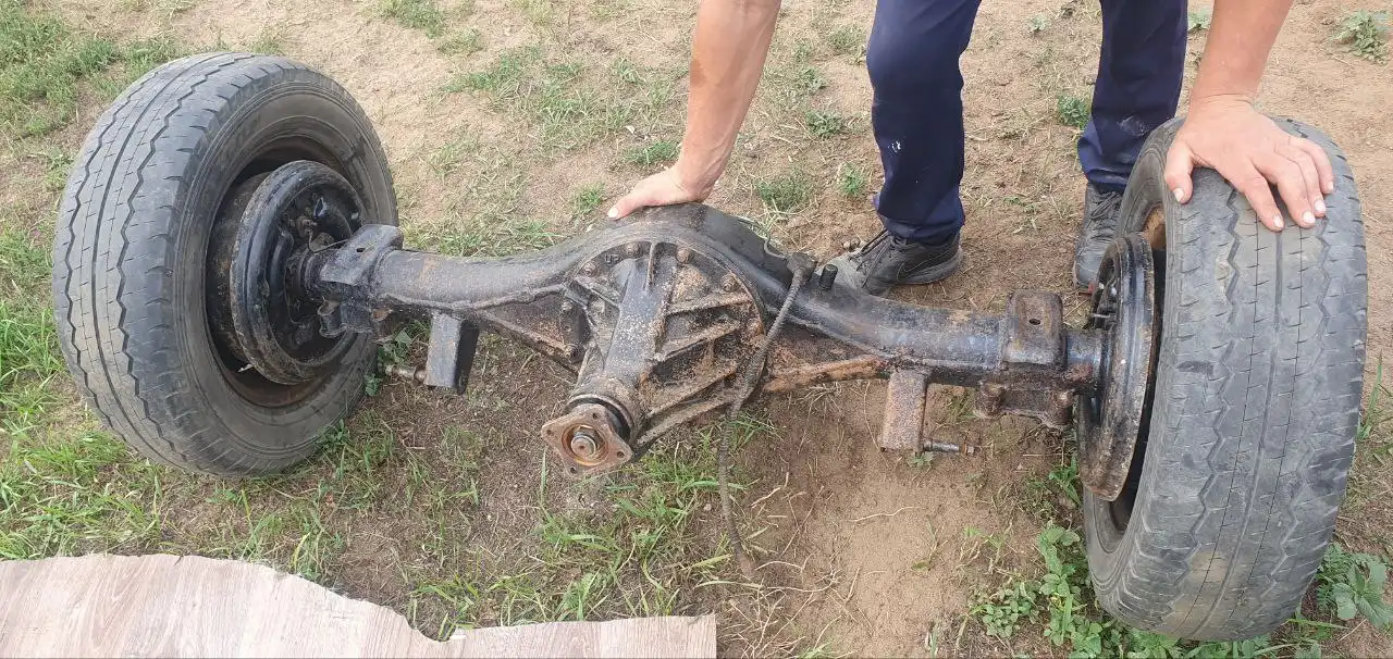 Продажа грузовика Мост MMC Canter