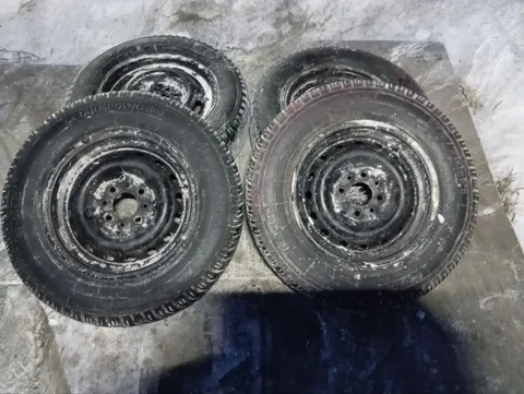 Продажа шины 13R с резьбой - Запчасти в Иркутск