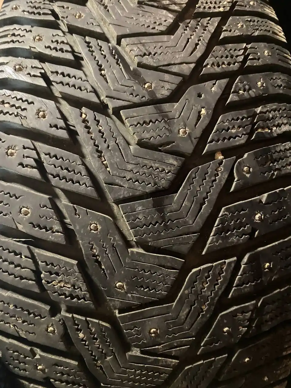 Продажа зимних шипованных шин Hankook 255/45R19