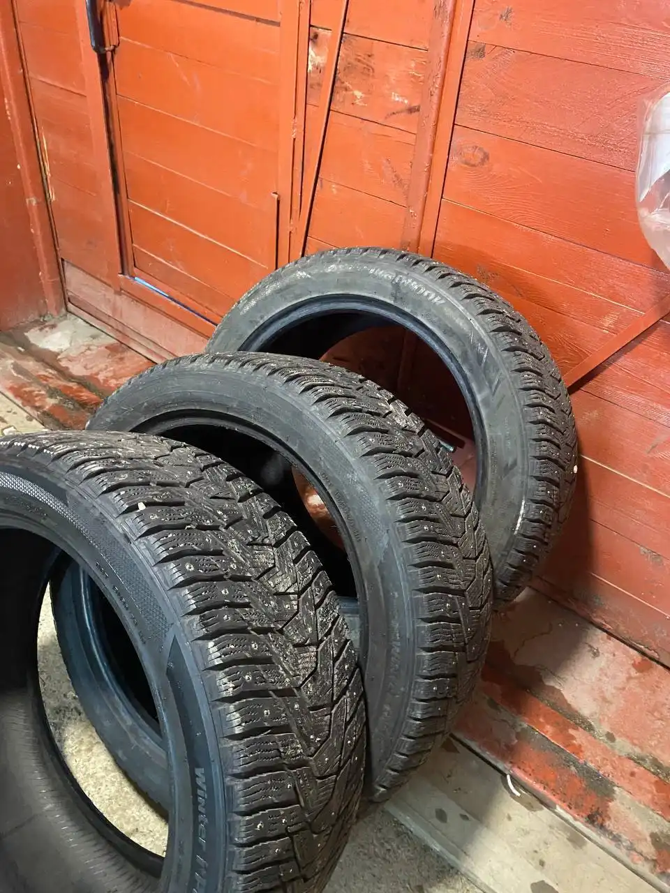 Продажа зимних шипованных шин Hankook 255/45R19