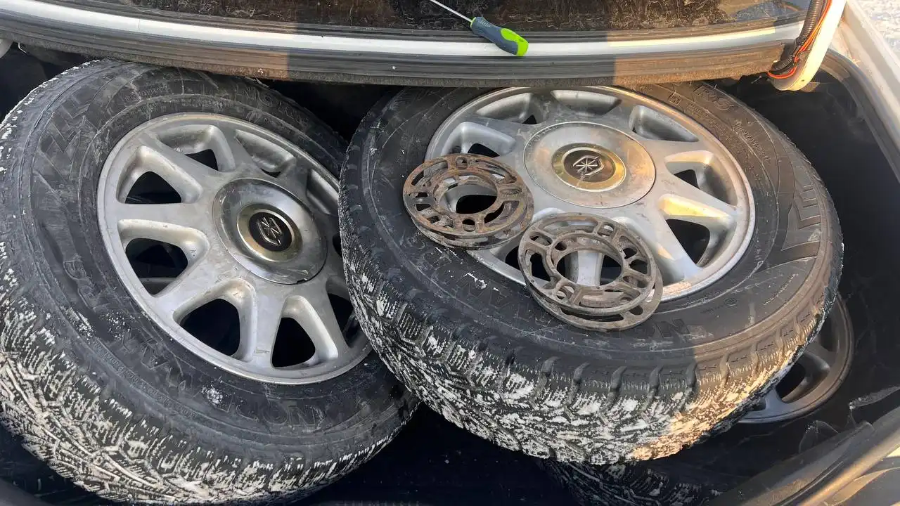 Продам колесные диски Р15 с зимней резиной