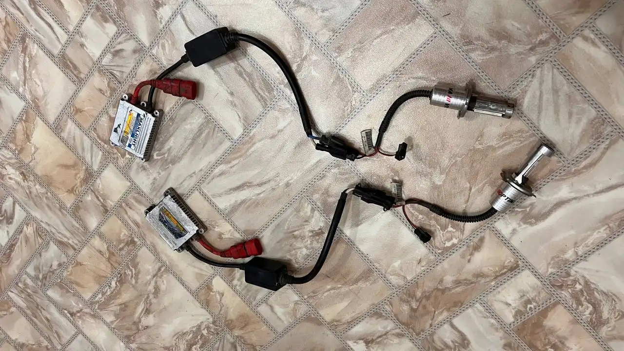 Продам автомобильные запчасти: диагностика, домкрат, ксенон