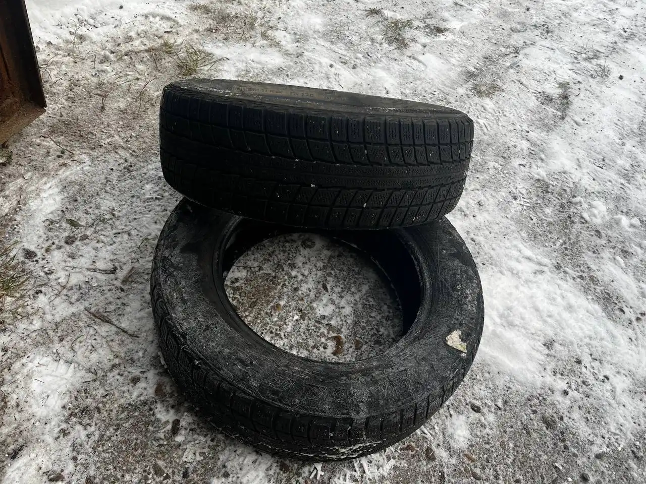 Продам зимнюю резину 225/65/17, коврик для Форд Фокус 3, тормозные колодки для Газели Бизнес