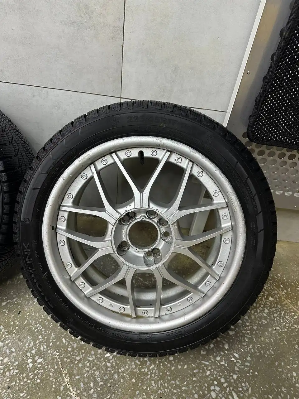 Продажа зимнего комплекта колес TRIANGLE SNOWLINK с японскими дисками