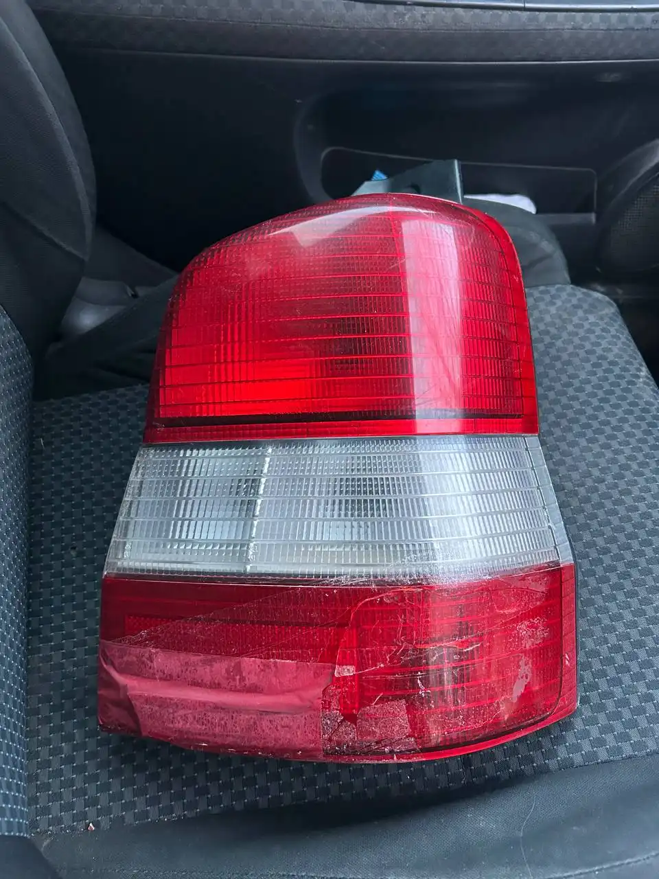 Продажа задних фонарей Mazda Demio DW3W