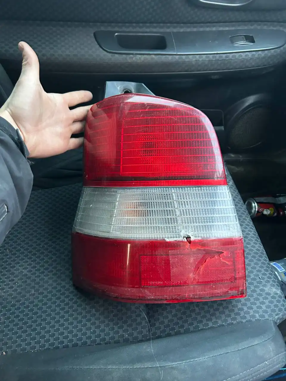 Продажа задних фонарей Mazda Demio DW3W