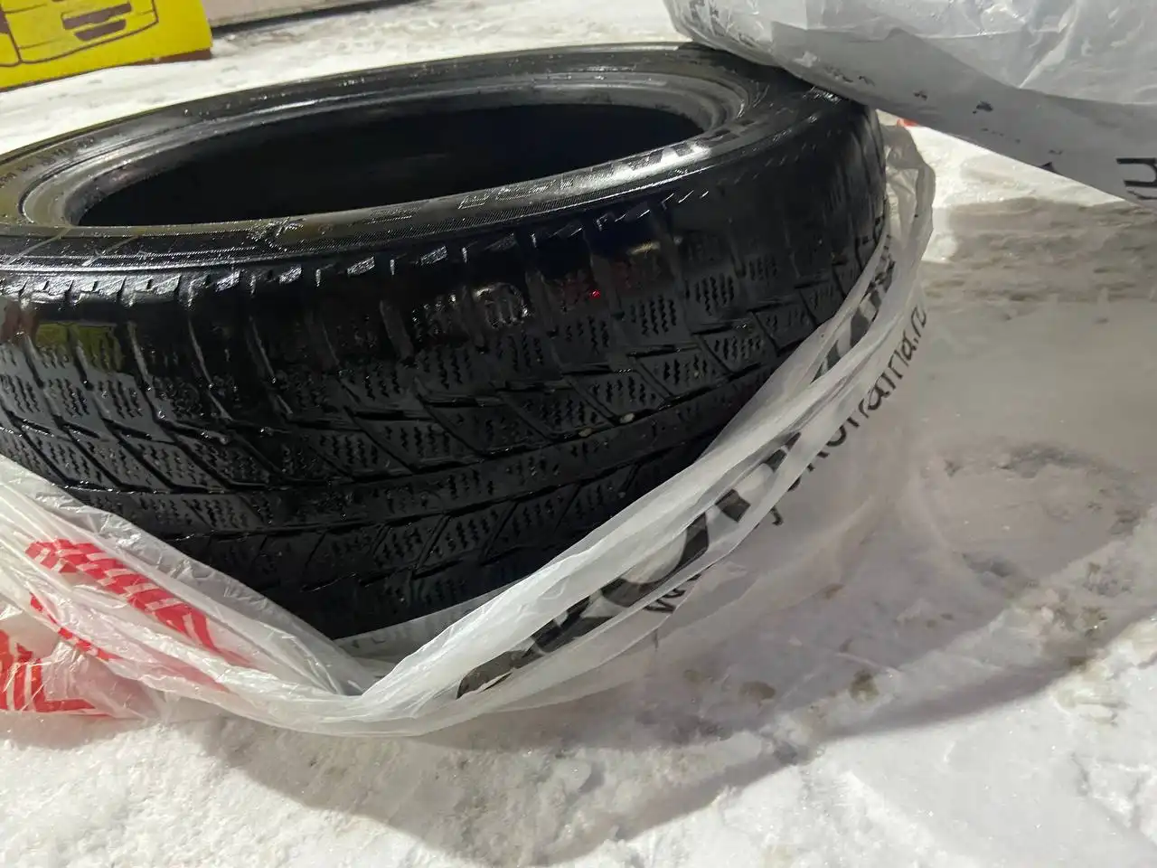 Шины зимние 215/55 R17 липучка Triangle 2 шт