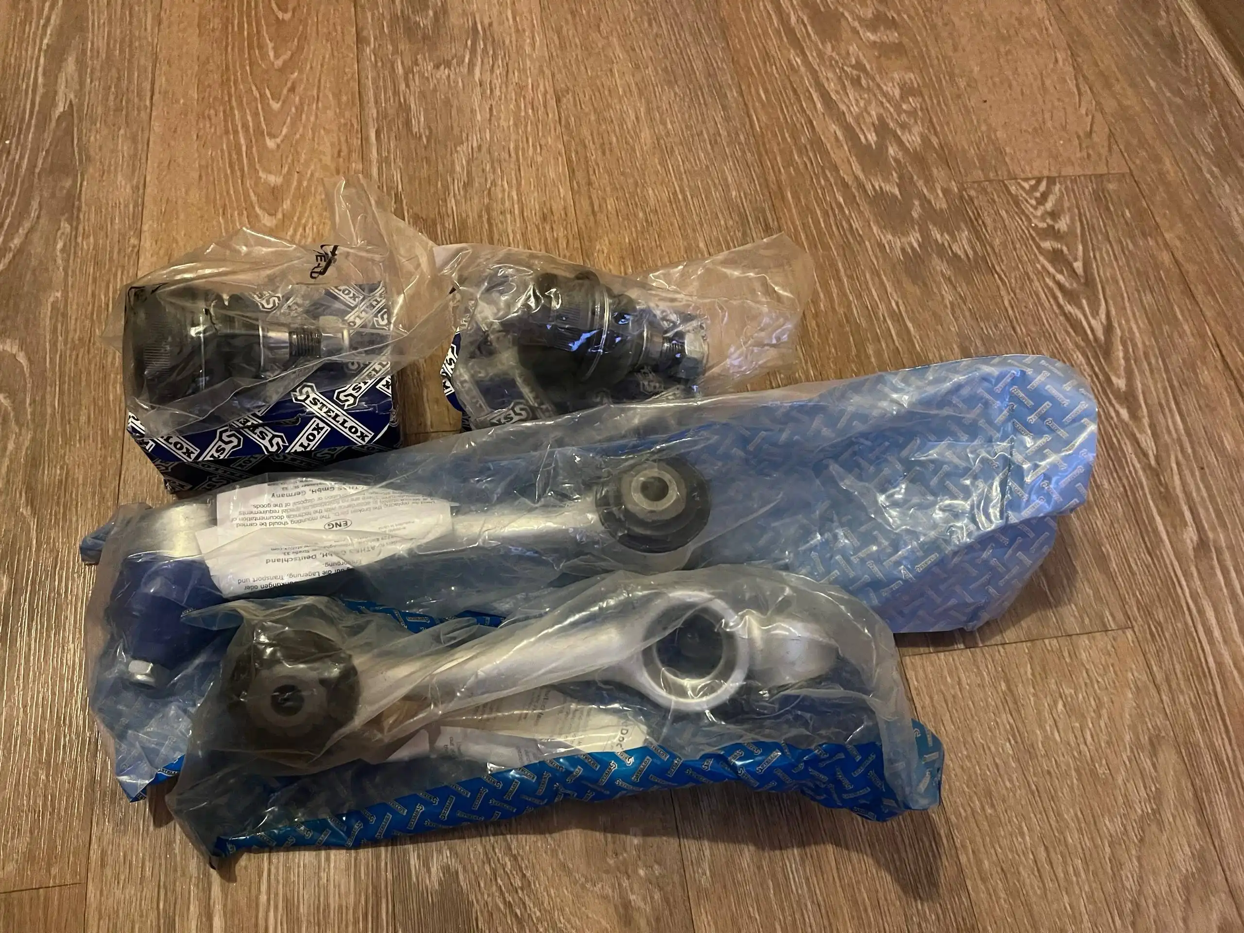 Шаровые опоры и верхние рычаги для Mercedes 123-126