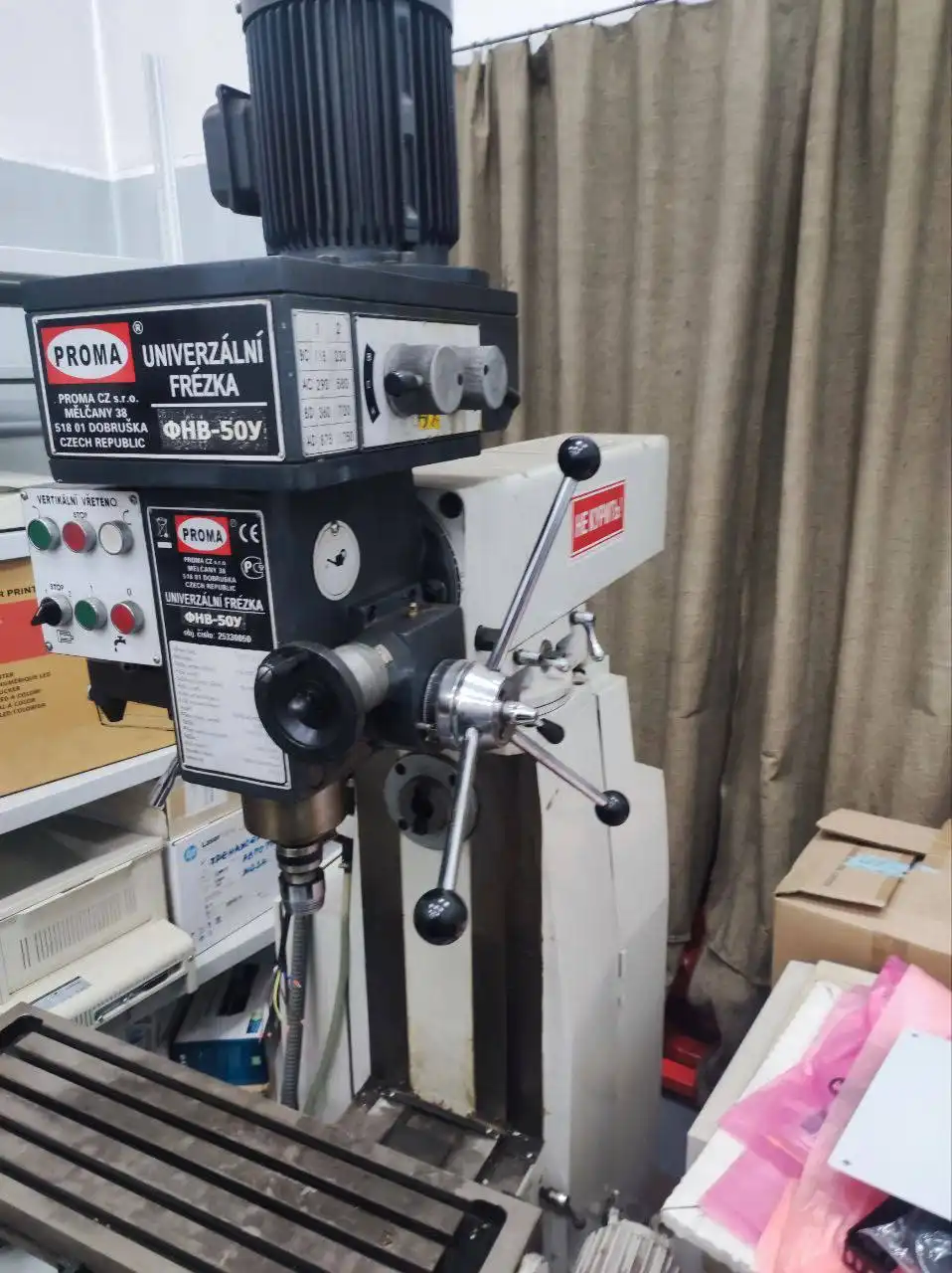 Станок сверлильно-фрезерный, производство Чехия