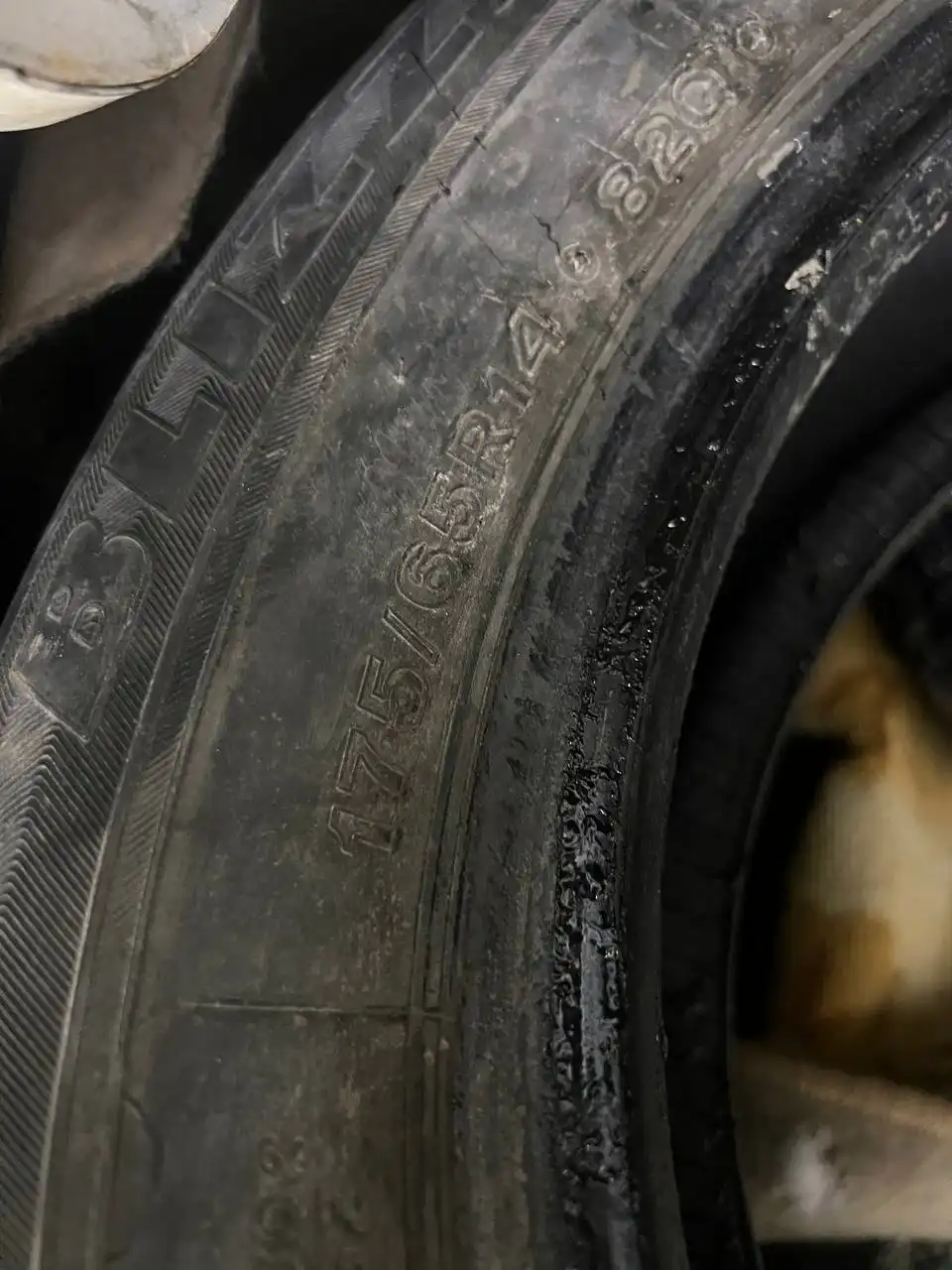 Продам зимнюю резину Р14 - Шины и диски (Запчасти) в Иркутск