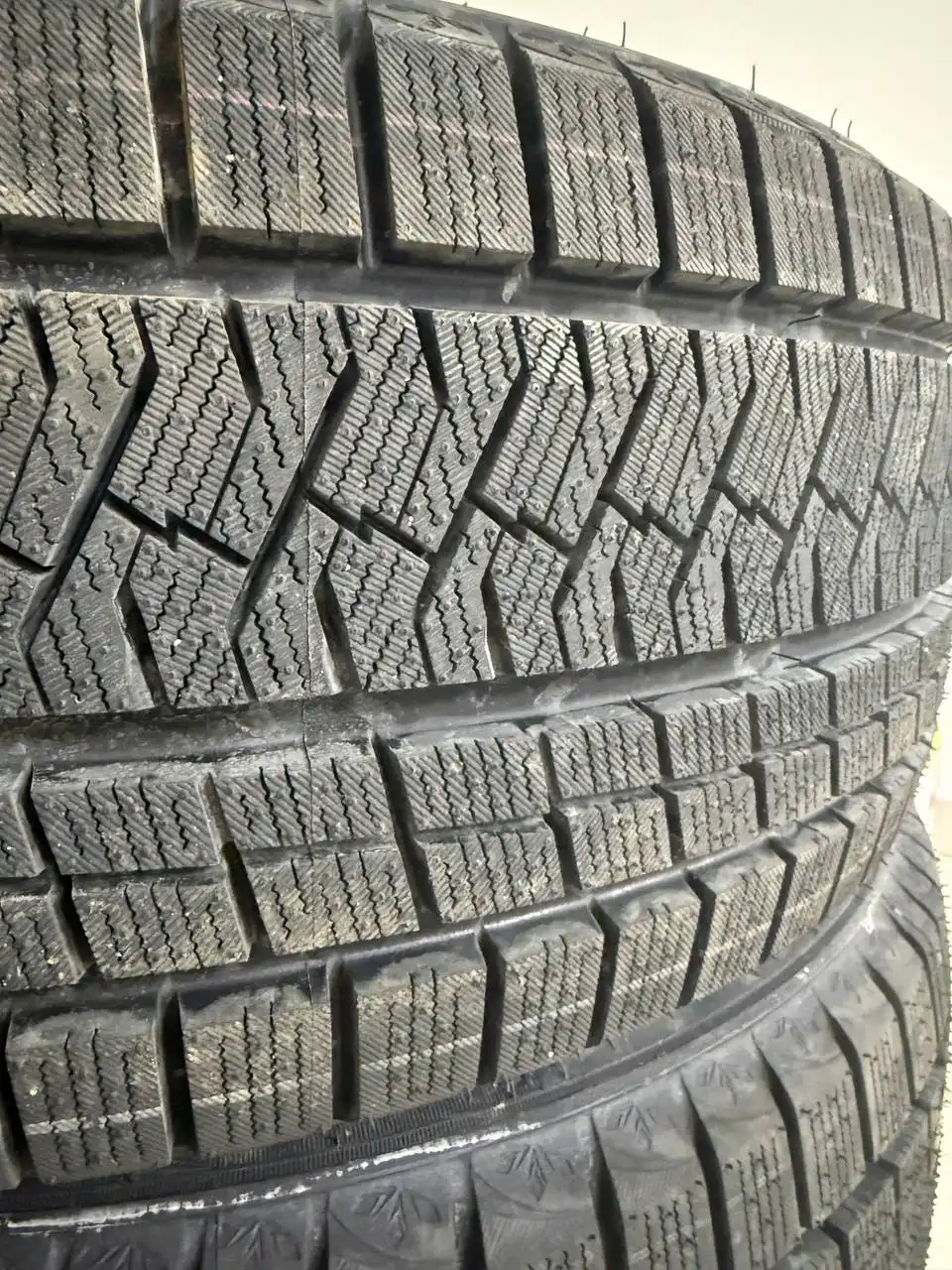 Новые шины Triangle snowlink twt02 225/45/19 - Шины и диски (Запчасти) в Иркутск