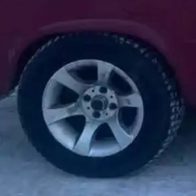 Продам комплект зимних шипованных колес R13 - Запчасти для сельхозтехники в Иркутск