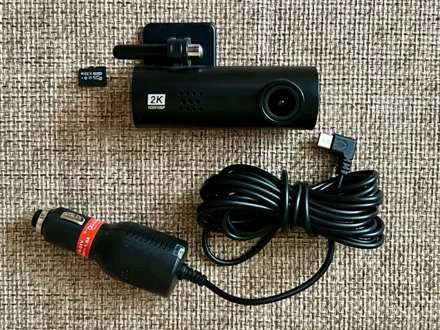 Продам видеорегистратор с Bluetooth - Игровые консоли в Иркутск