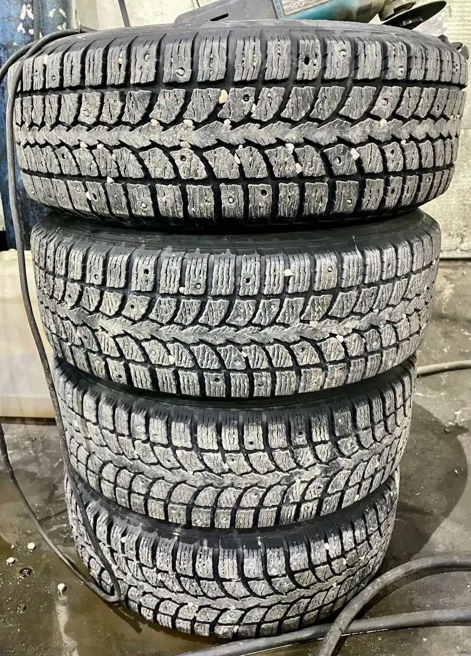 Зимние шипованные колеса R13 - Шины и диски (Запчасти) в Иркутск