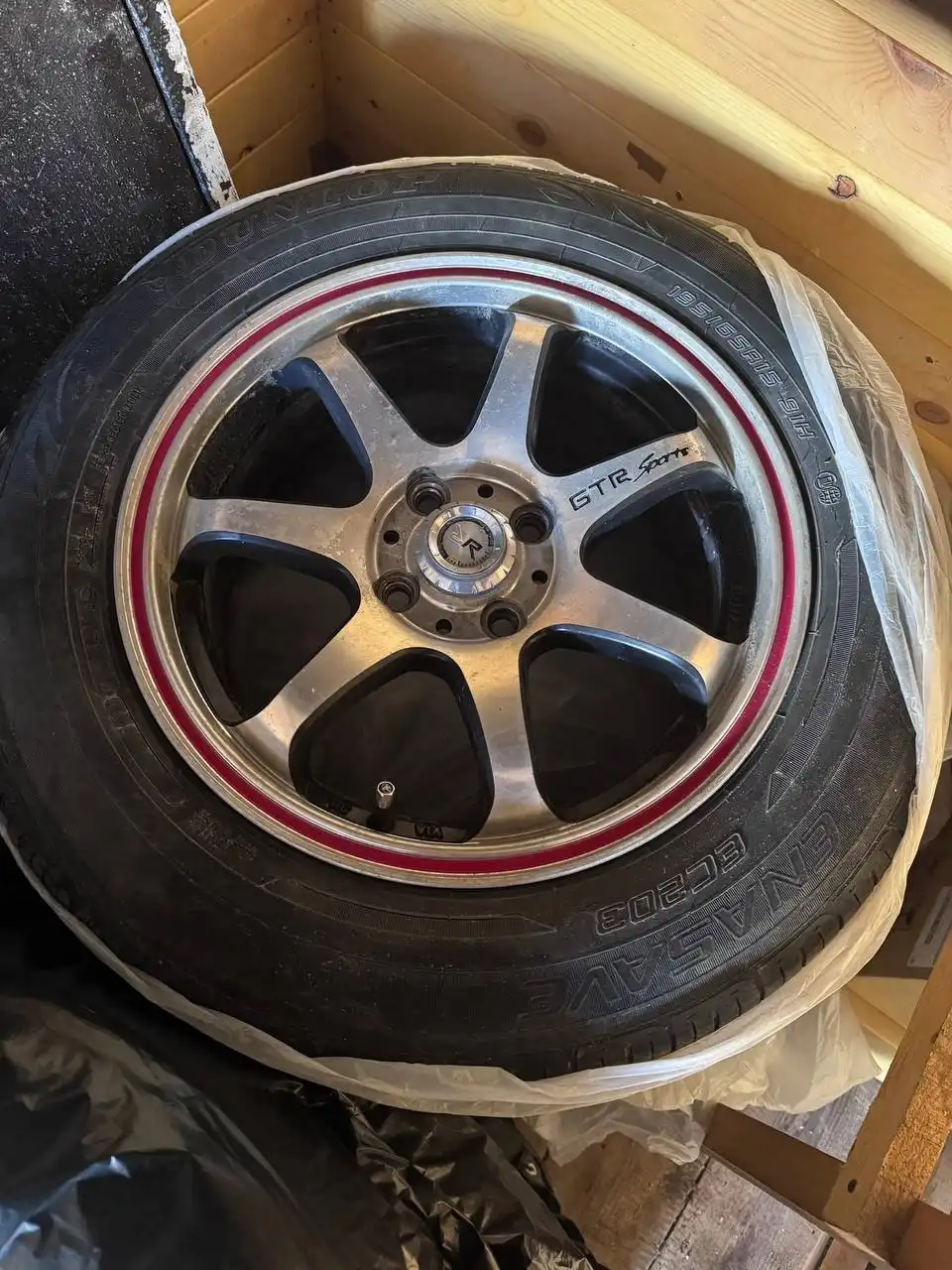 Продам колеса с дисками и резиной Dunlop - Колеса и диски (Запчасти) в Иркутск