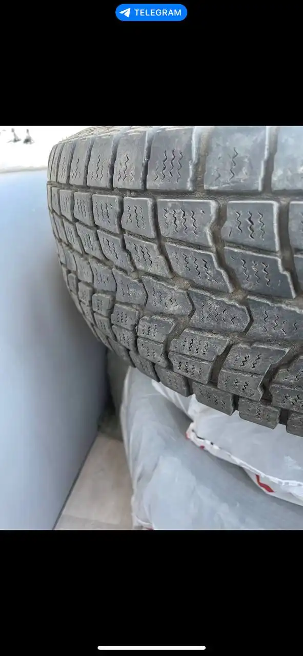 Шины 4 шт с остатком протектора 65% - Шины и диски (Запчасти) в Иркутск