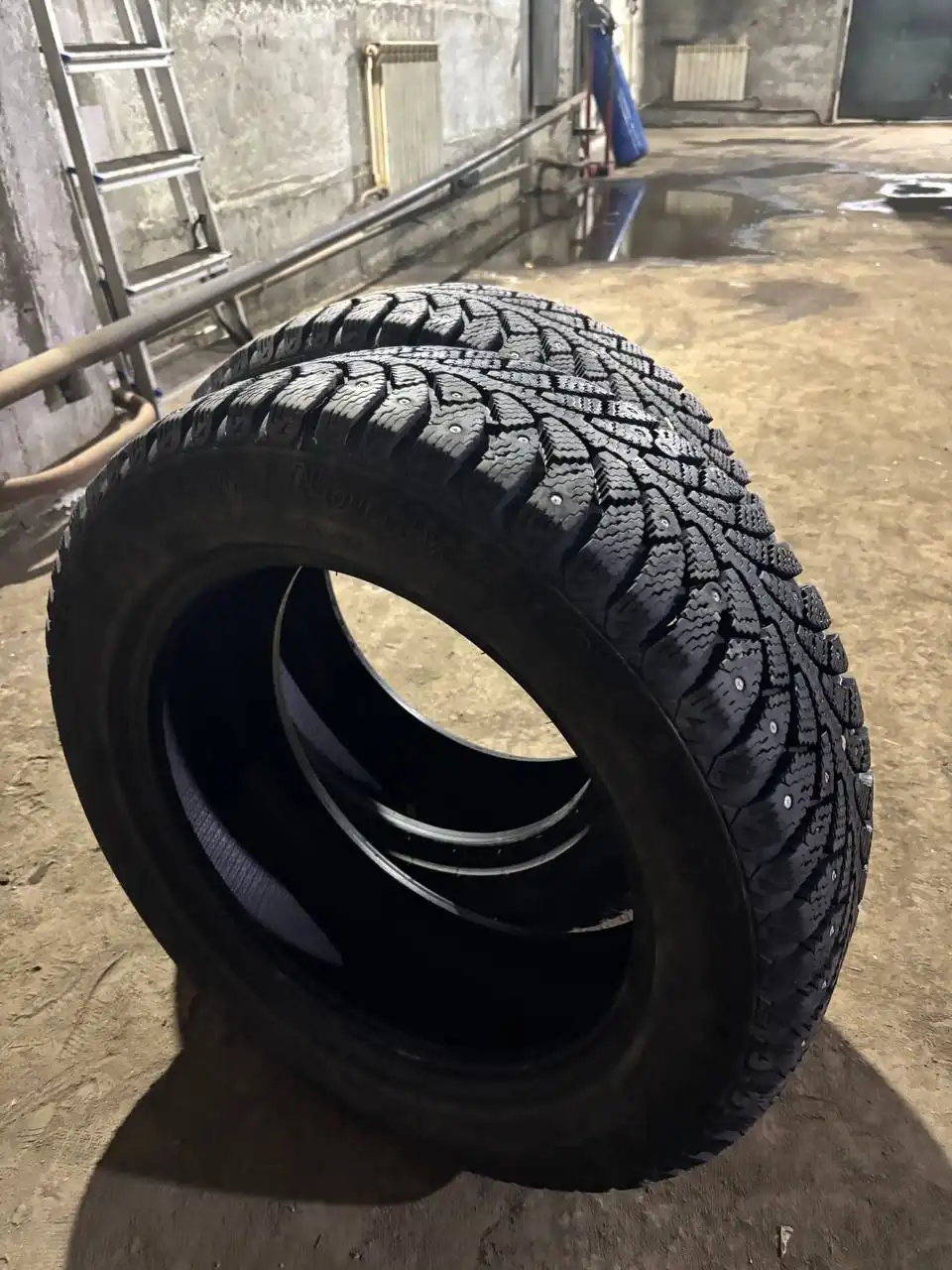 Два колеса 16/205/55 фактически новые - Шины и диски (Запчасти) в Иркутск