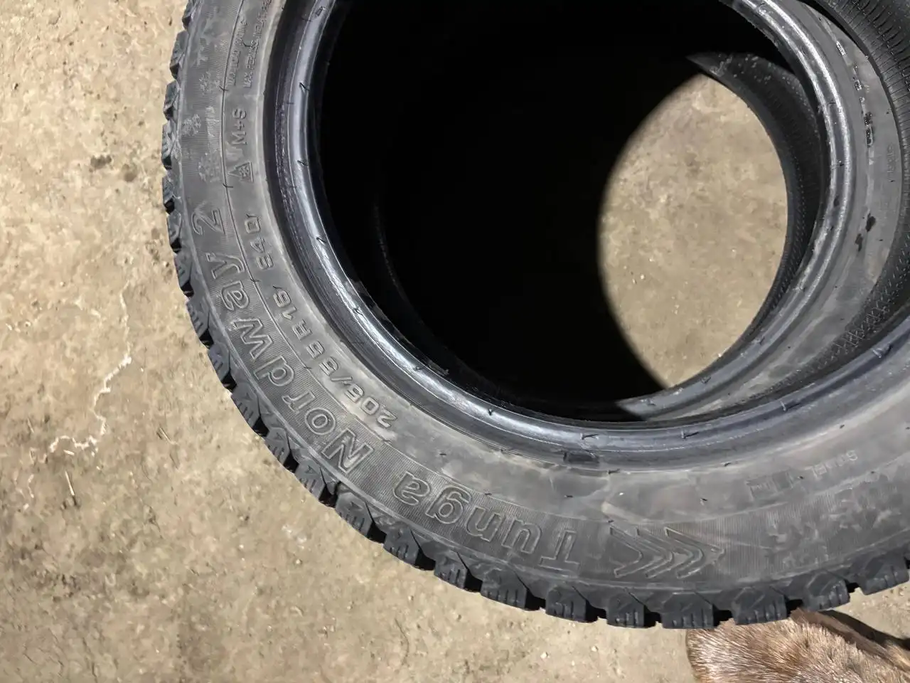 Два колеса 16/205/55 фактически новые - Шины и диски (Запчасти) в Иркутск