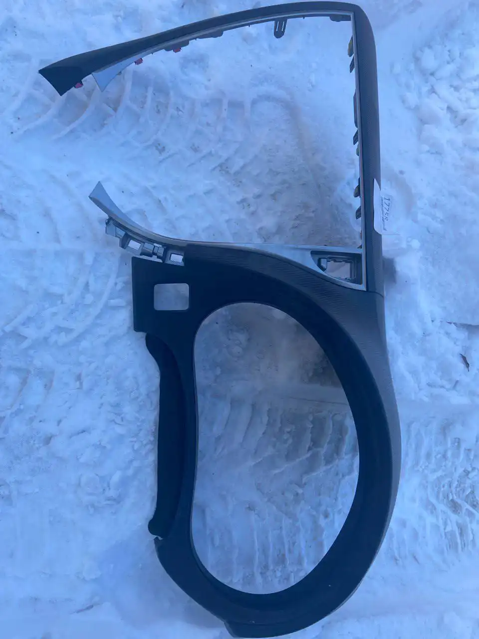 Консоль торпеды Toyota Ractis 120 Subaru Trezia 2010-2016 - Запчасти в Иркутск