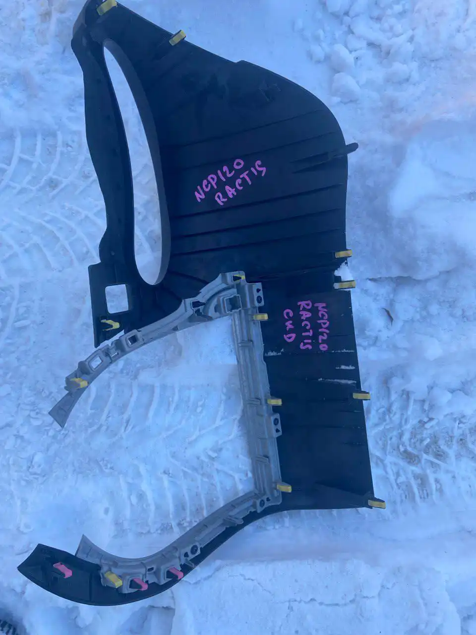 Консоль торпеды Toyota Ractis 120 Subaru Trezia 2010-2016 - Запчасти в Иркутск