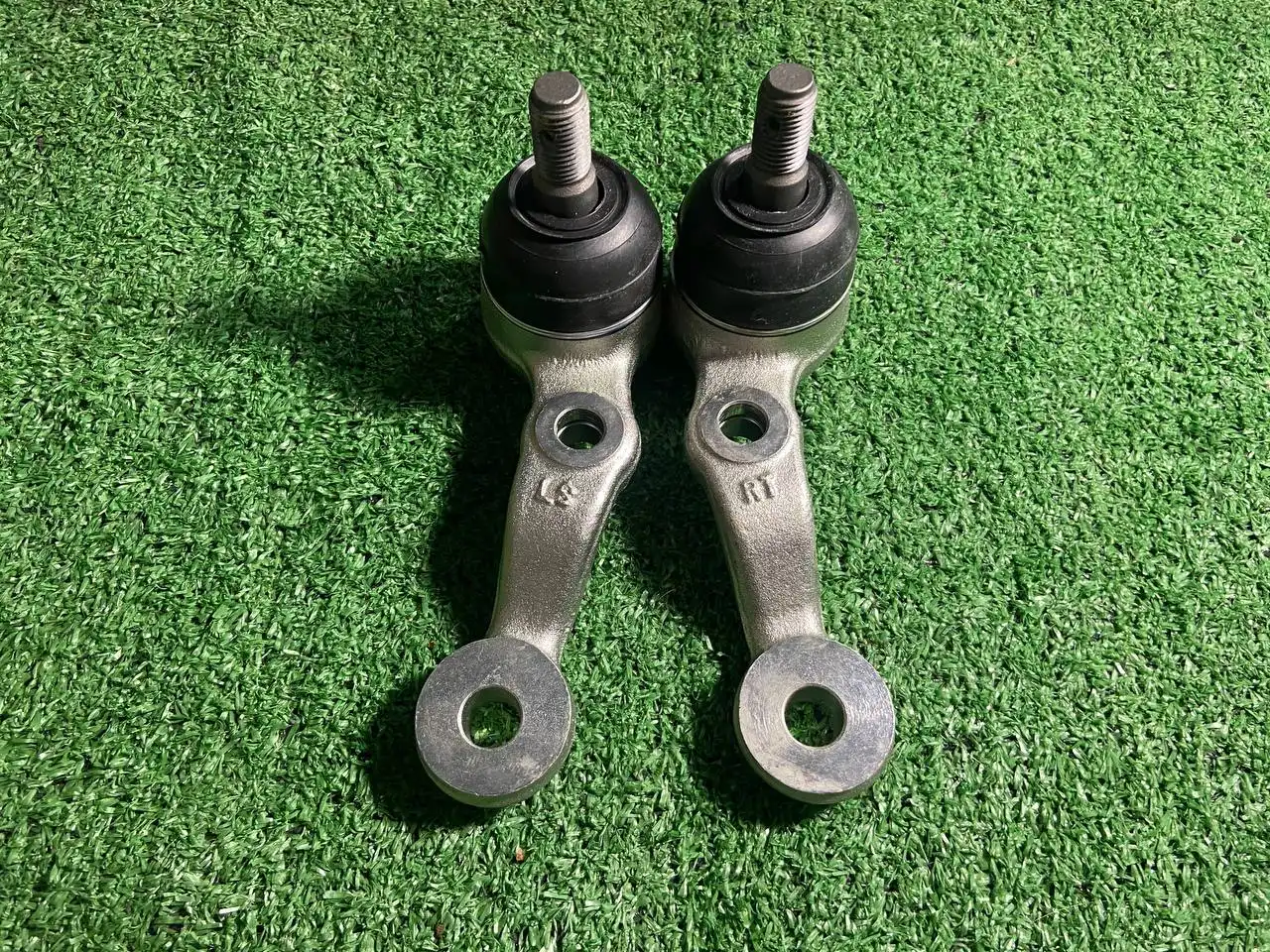 Шаровые опоры передние нижние Cresta GX100 - Автозапчасти (Запчасти) в Иркутск