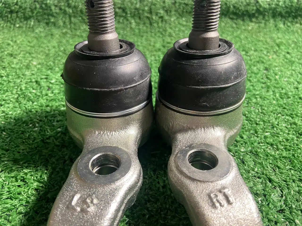 Шаровые опоры передние нижние Cresta GX100 - Автозапчасти (Запчасти) в Иркутск