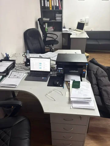 Столы офисные 3 шт отдам даром - Барахолка в Иркутск