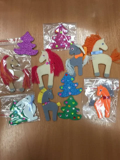 Продажа новогодних сувениров и вязаных лошадок - частное объявление в Иркутск