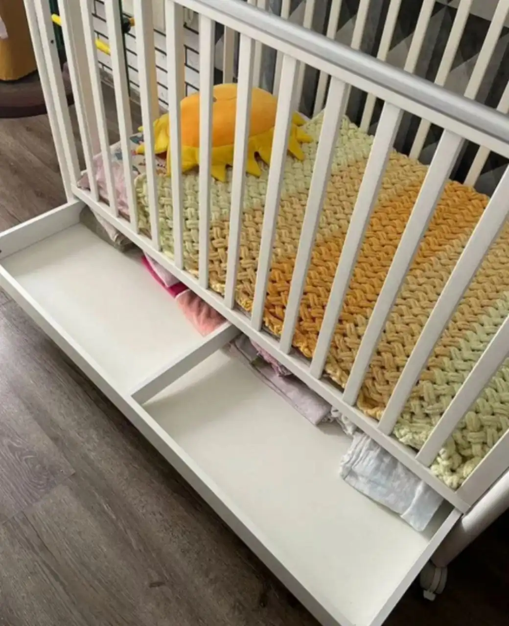 Продам детскую кроватку с матрасом и косичкой в подарок