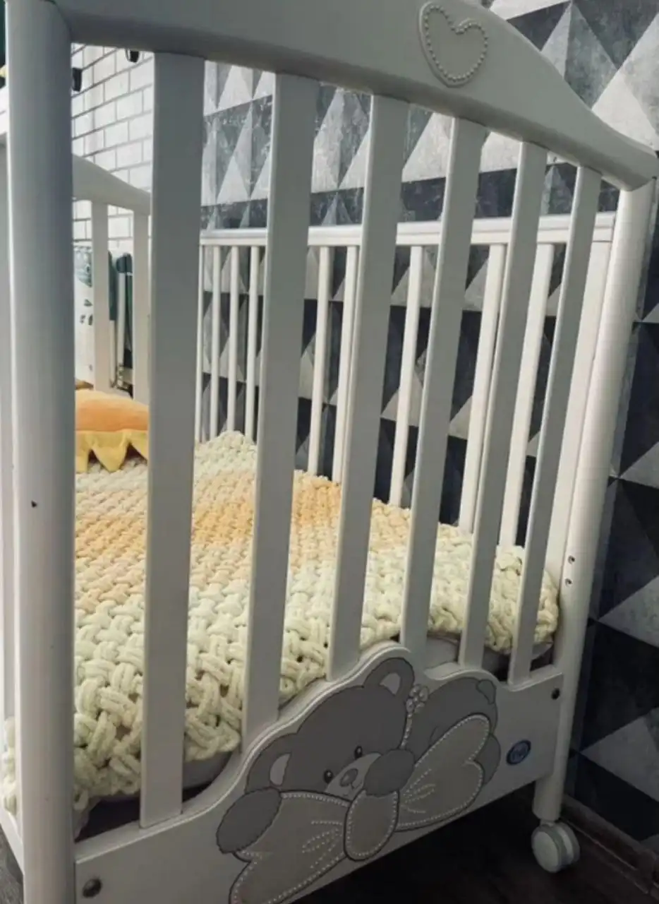 Продам детскую кроватку с матрасом и косичкой в подарок