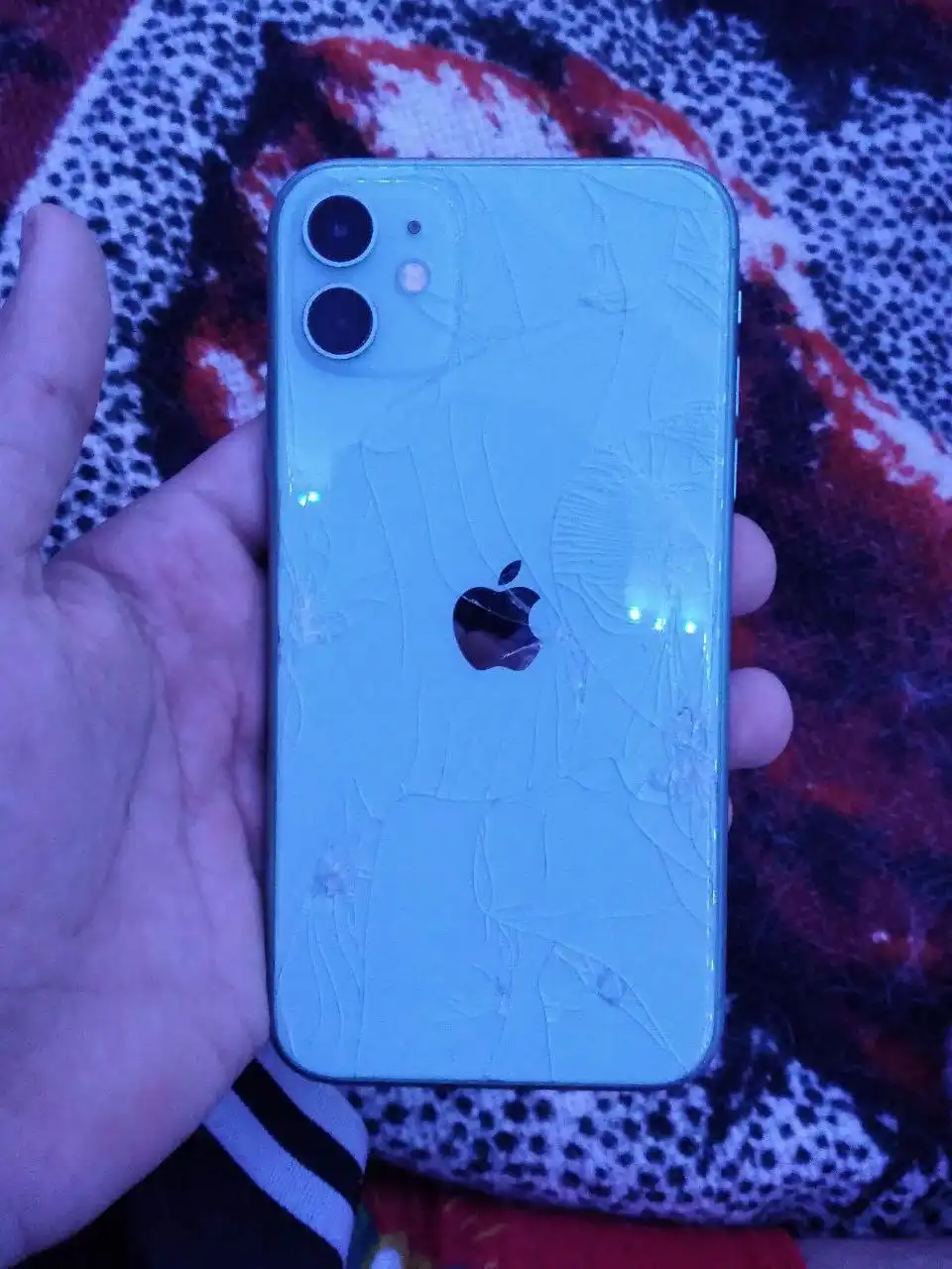 Обмен iPhone 11 на другой iPhone с чехлами