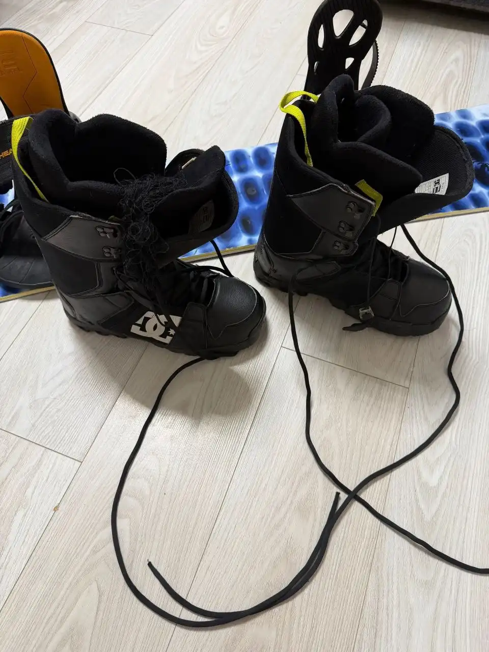 Продам сноуборд с ботинками и шлемом - Сноуборд (Хобби и отдых) в ИРКУТСК