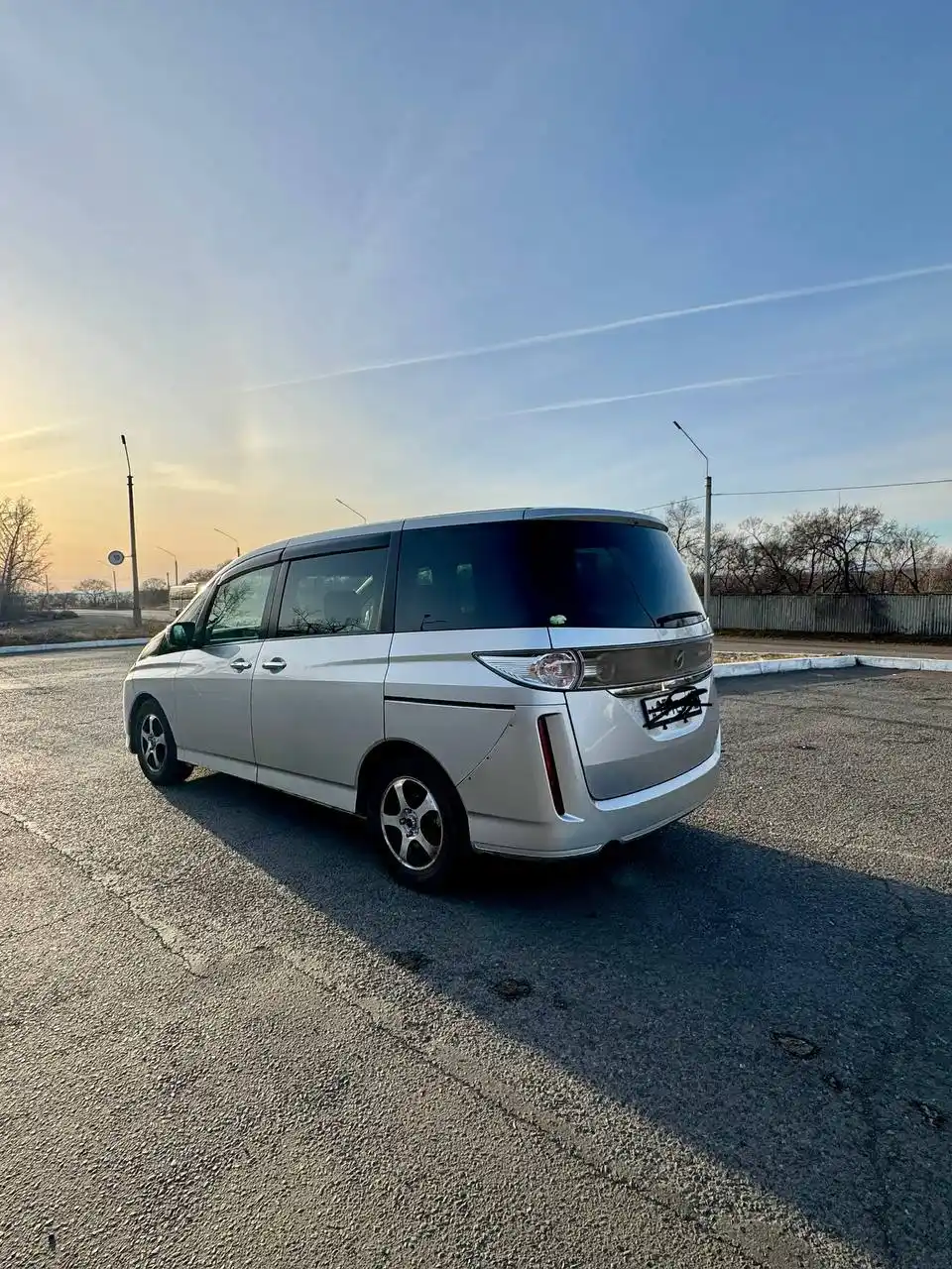 Автомобиль на полном ходу