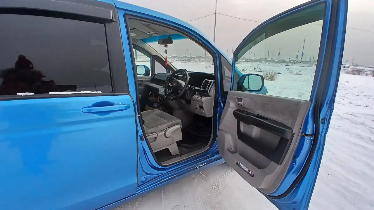 Продам Honda Stepwgn 2011 года в хорошем состоянии