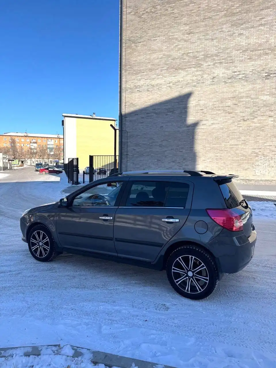 ДЖЕЛИ МК КРОСС 2015 года в идеальном состоянии - Внедорожники/кроссоверы (Авто) в Абакан